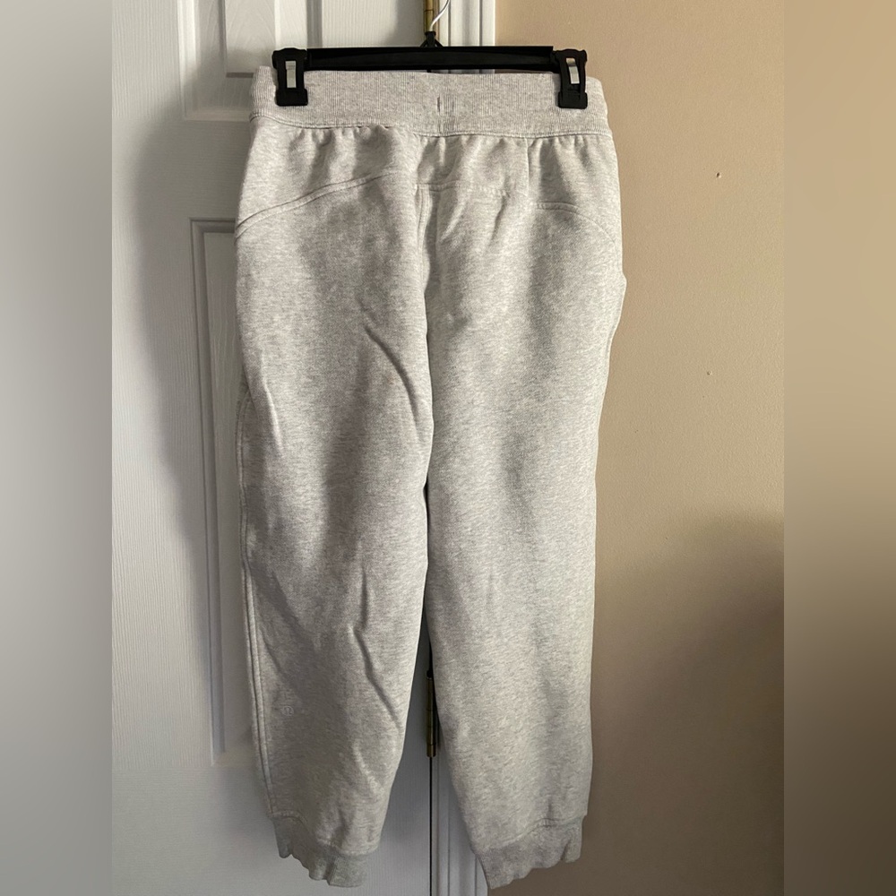 Lululemon Athletica Women’s Light Gray Joggers Size 4 - Picture 2 of 3